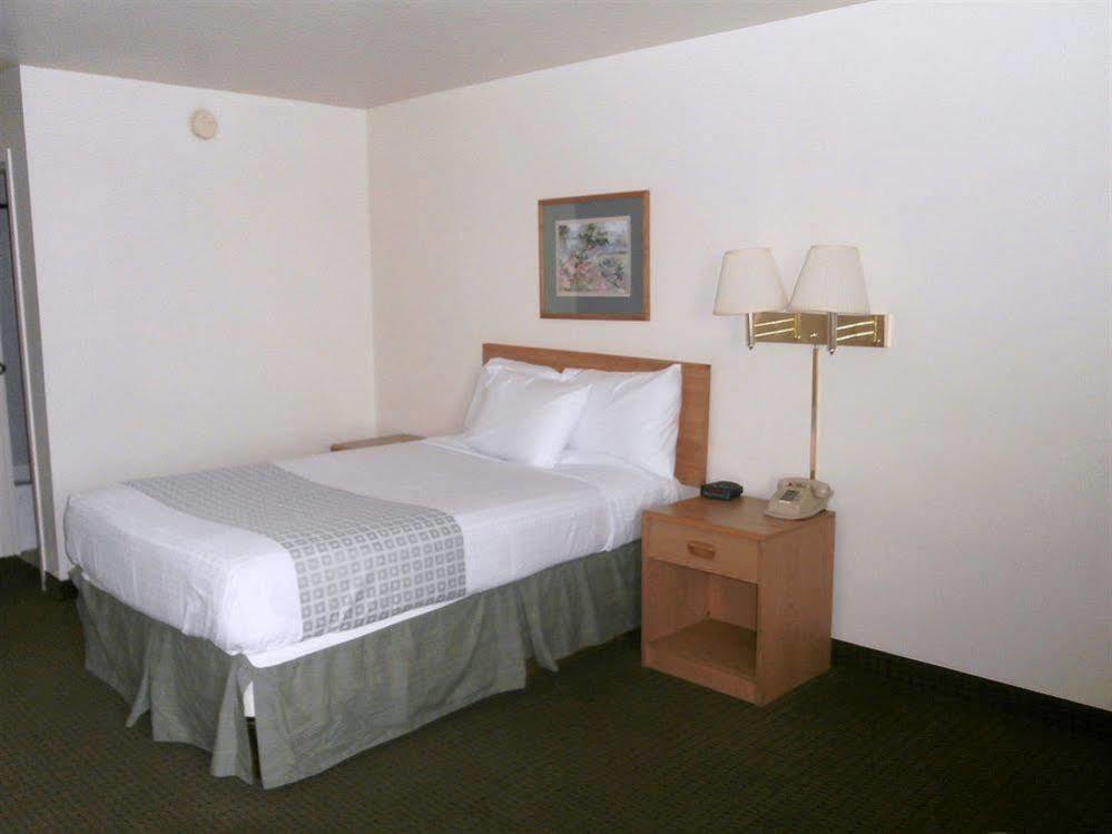 Quality Inn Лонгмънт Екстериор снимка